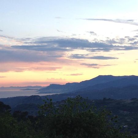 Sunset With View In Seborga Daire Dış mekan fotoğraf